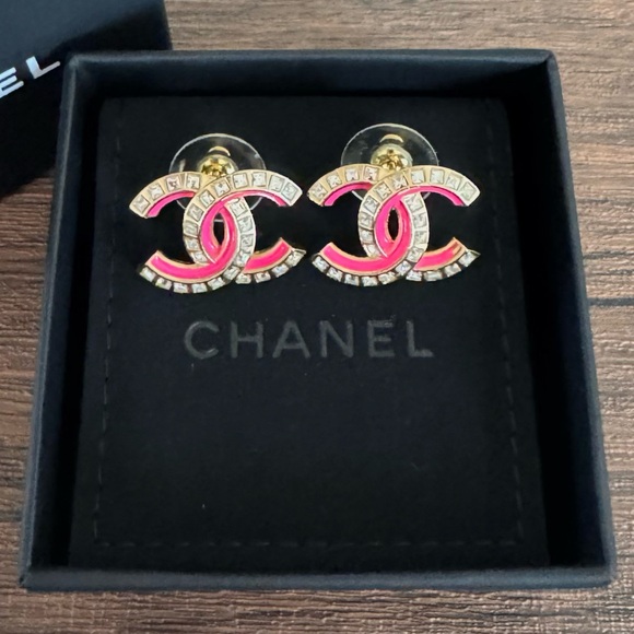 CHANEL Crystal Encrusted Pink and Gold CC Stud Earrings - Picture 4 of 6